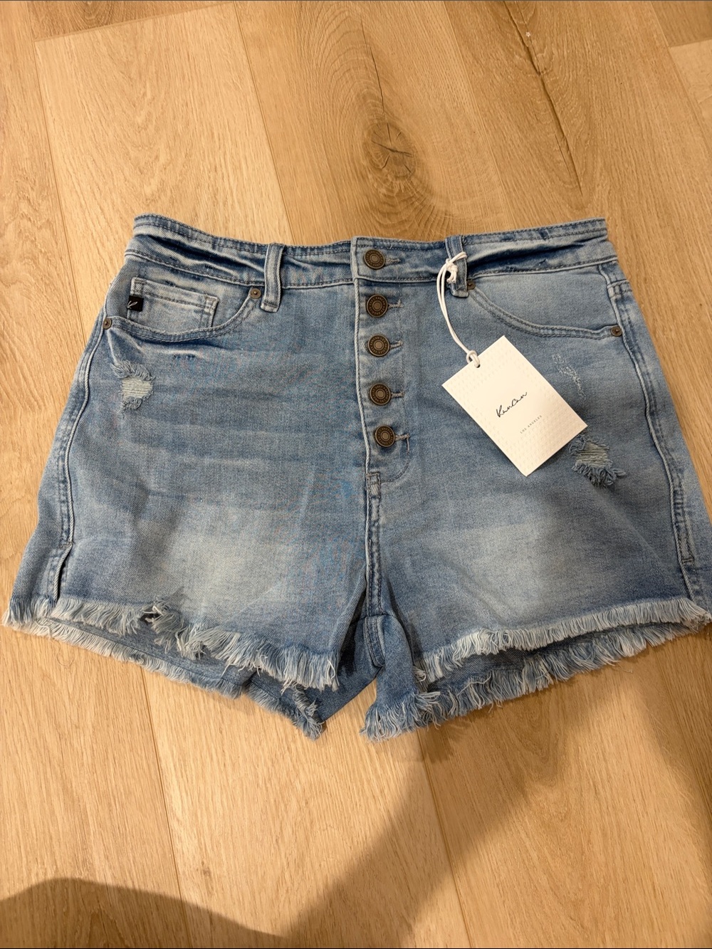 KanCan Light Wash Button-Front Distressed Denim Shorts sz.8 nwt